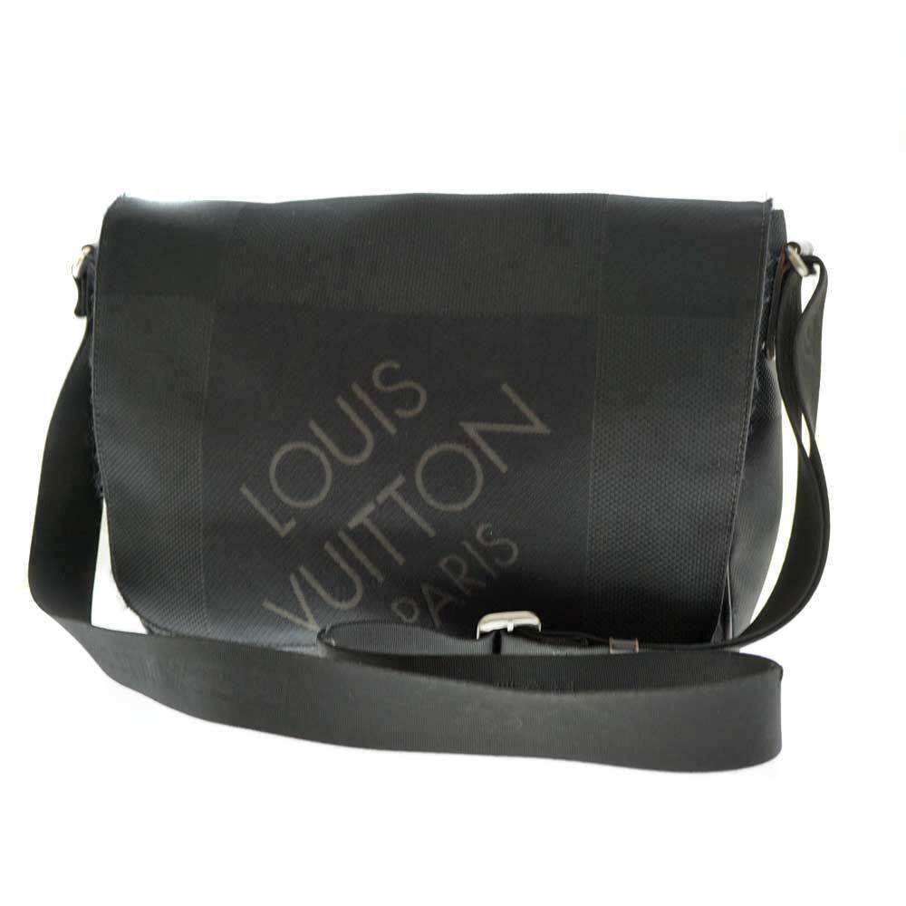 LOUIS VUITTON Messager Damier Geant Messenger Bag Black Shoulder